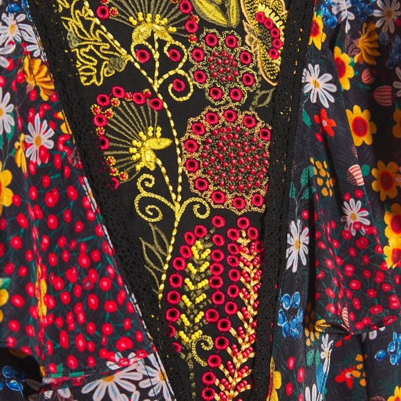 (XL) Neda Beaded Short Sleeve Blouse - Picture 4 of 4